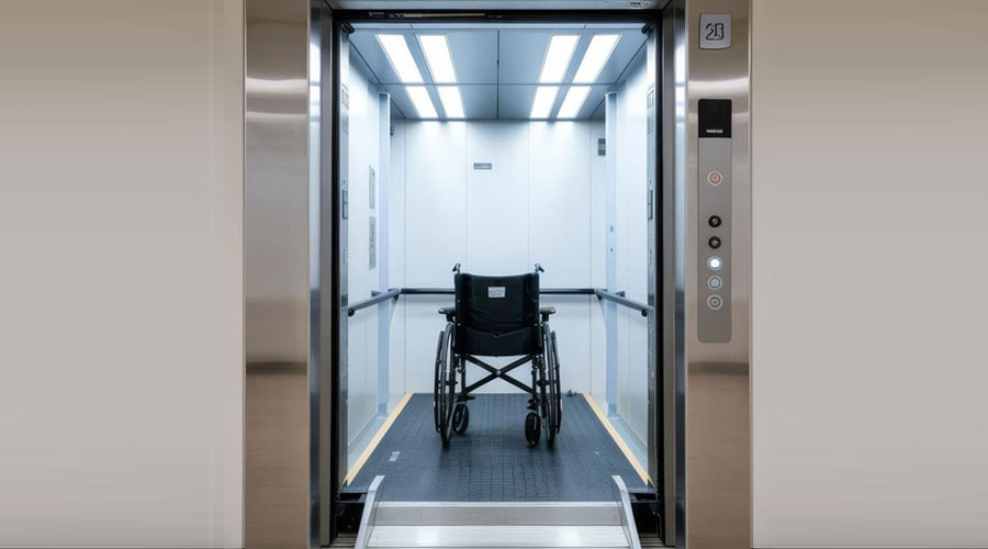 Hospital elevator cabin fitted with a wheelchair access ramp
